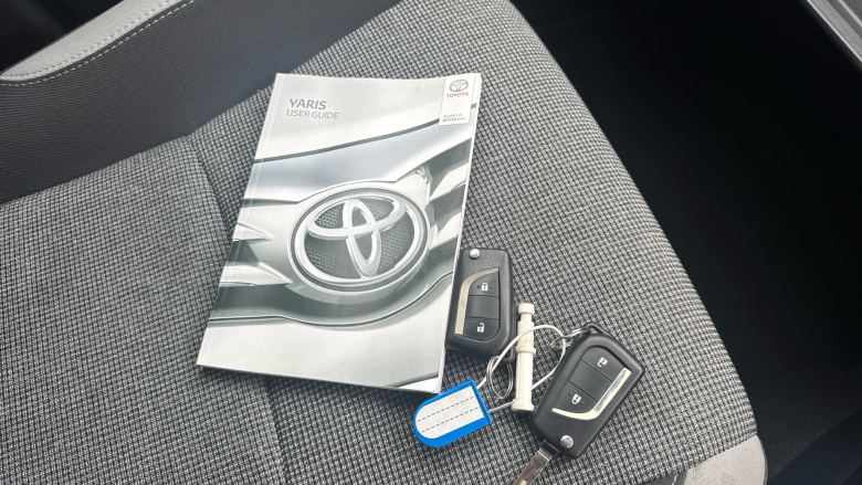 Toyota Yaris 1.5 VVT-i Y20 5dr [Bi-tone] Petrol Hatchback